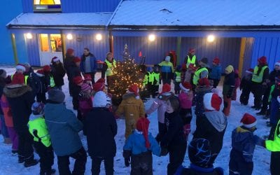 Julegrantenning og nissemarsj